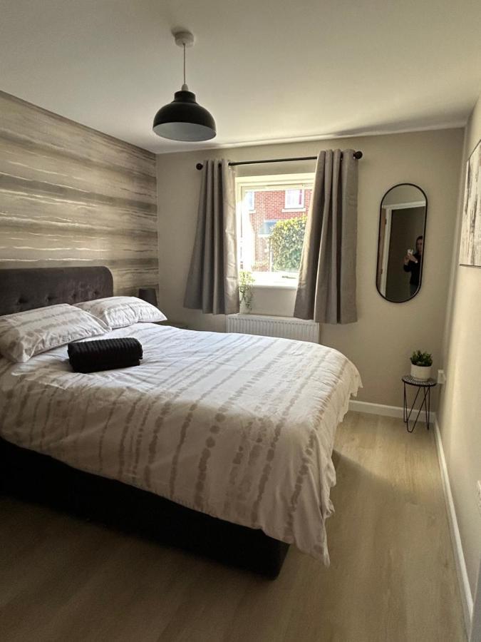 Chapel Court Apartments Cannock Buitenkant foto